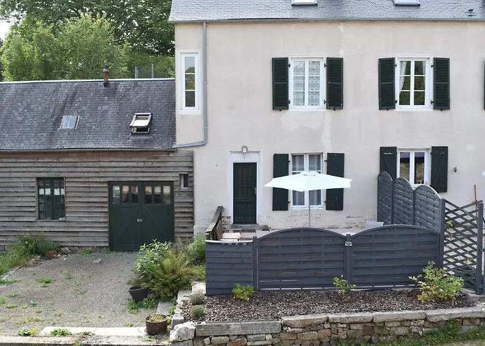 In -mortain * Le Neufbourg